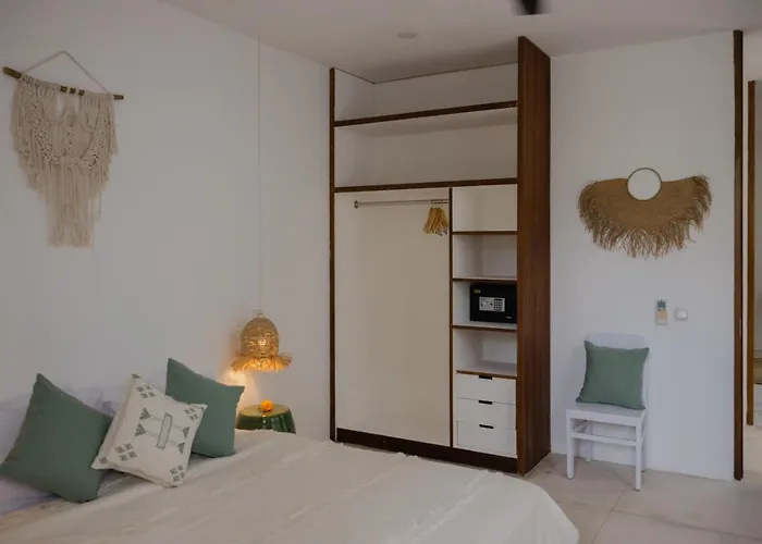 The Bed By The Sea 3*